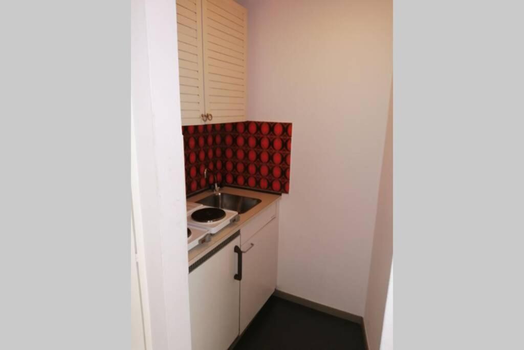 Studio F Am Barfusserplatz Central Old Town Apartment Базел Екстериор снимка